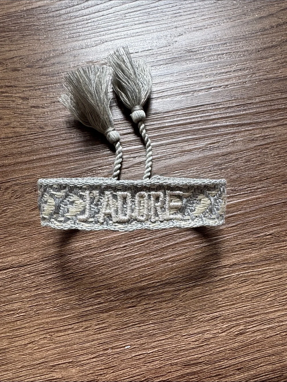 Handwoven 'J'adore' Adjustable Bracelet (Gray and Cream)